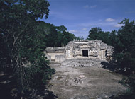 Mayan Temple II at Hochob - hochob mayan ruins,hochob mayan temple,mayan temple pictures,mayan ruins photos
